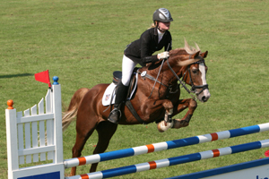 Zu den zwei besten Ponys unter MV-Sportlern gehörte 2010 der 20-jährige Hengst Playback mit Lara Bergmann. Foto: Wego